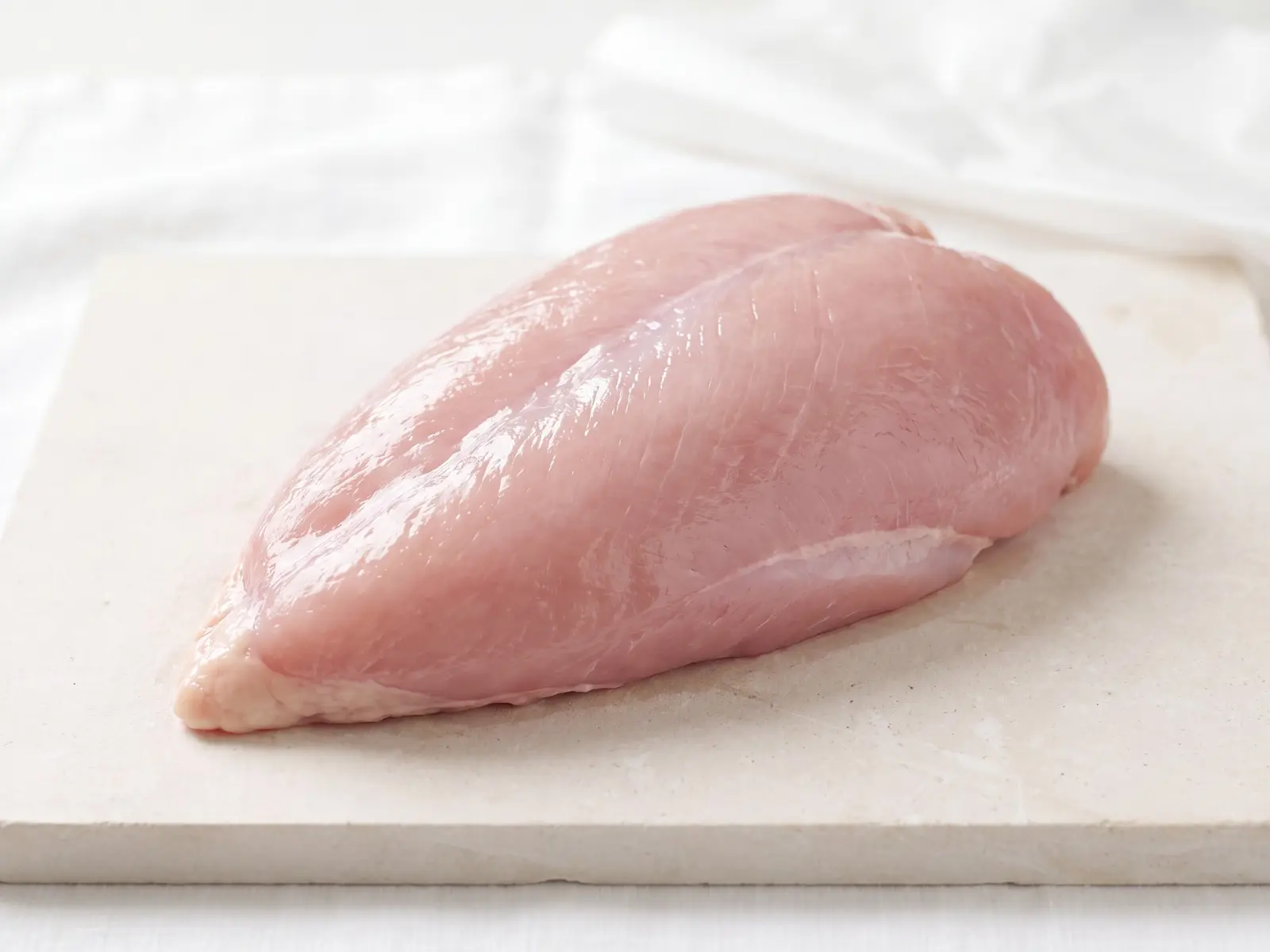 חזה הודו: איזה נתח זה, איך צולים אותו בלי להתייבש ובאיזו טמפרטורה
